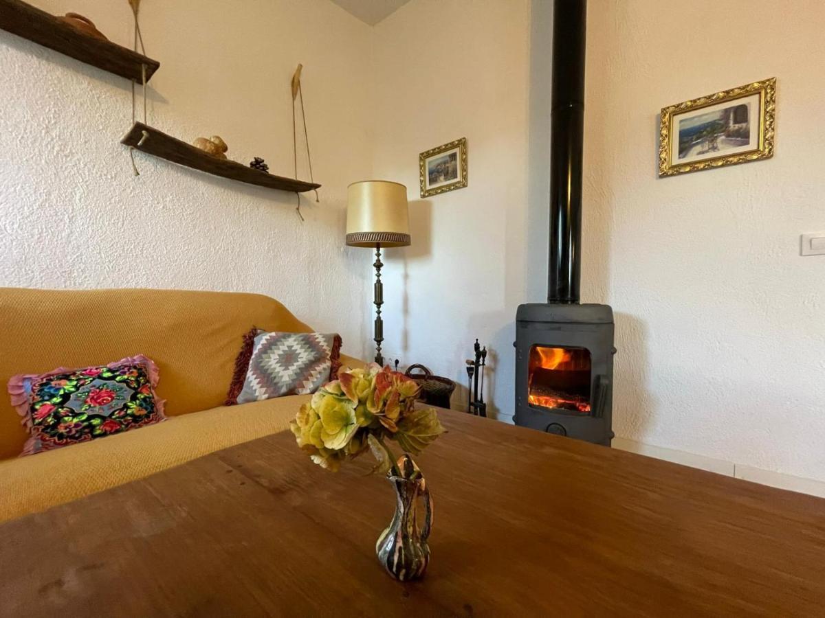 Aurora 2-Bed Cottage - Sleeps 4 - Montseny Park อาร์บูเซียส ภายนอก รูปภาพ